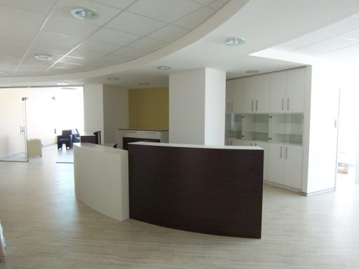 Praxis- und Laden­einrichtungen